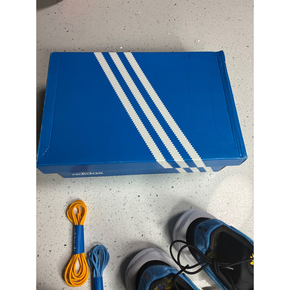 Athletic_Shoes